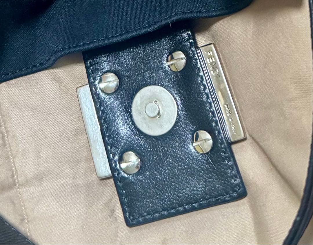 FENDI マンマバケット ショルダーバッグ アクセサリーポーチ