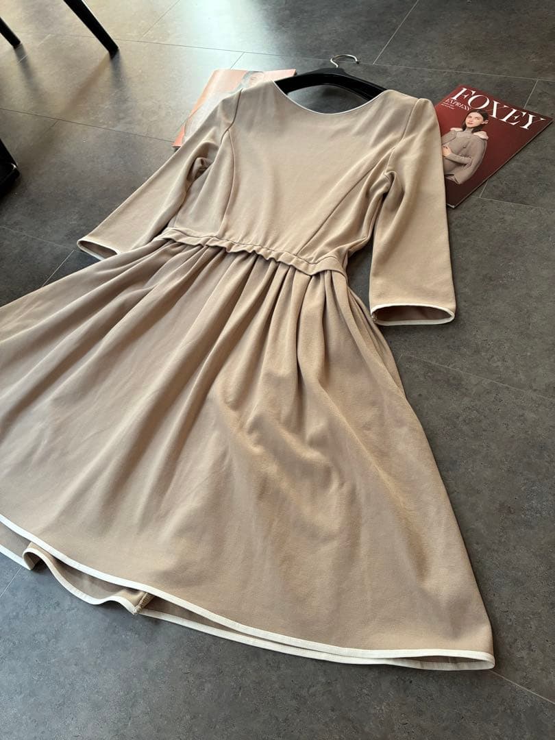 フォクシー　デイジーリン　ベージュ 長袖 フレアワンピース　40