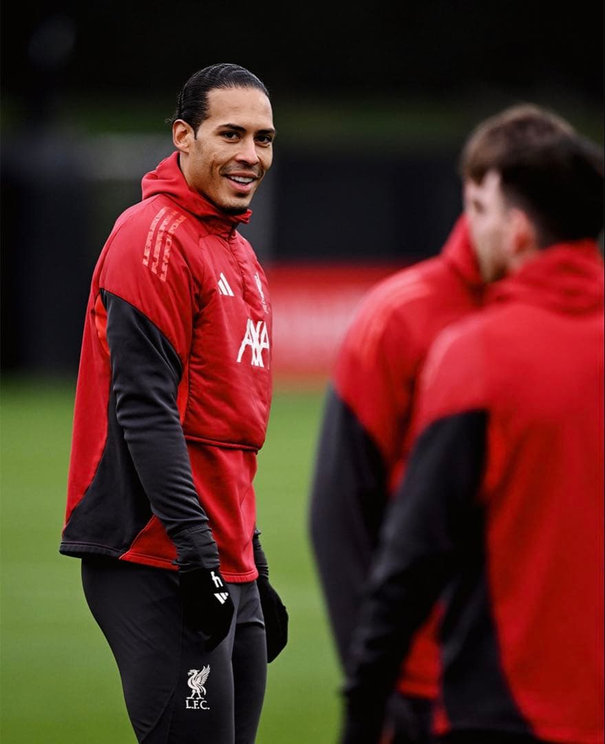 日本未発売　正規品　リバプール　トレーニング　ウォーマー　リヴァプール