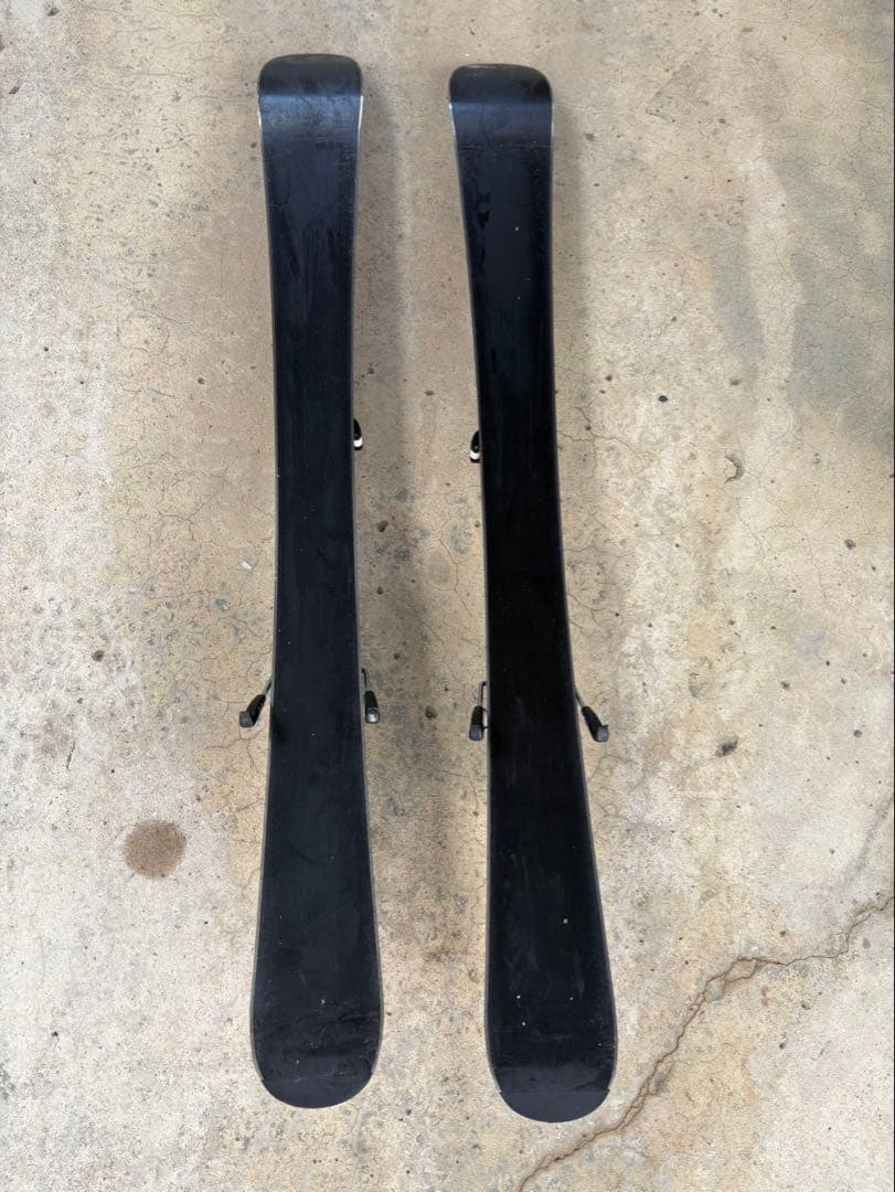 キャラクター柄 スキー板と靴、ポール付き