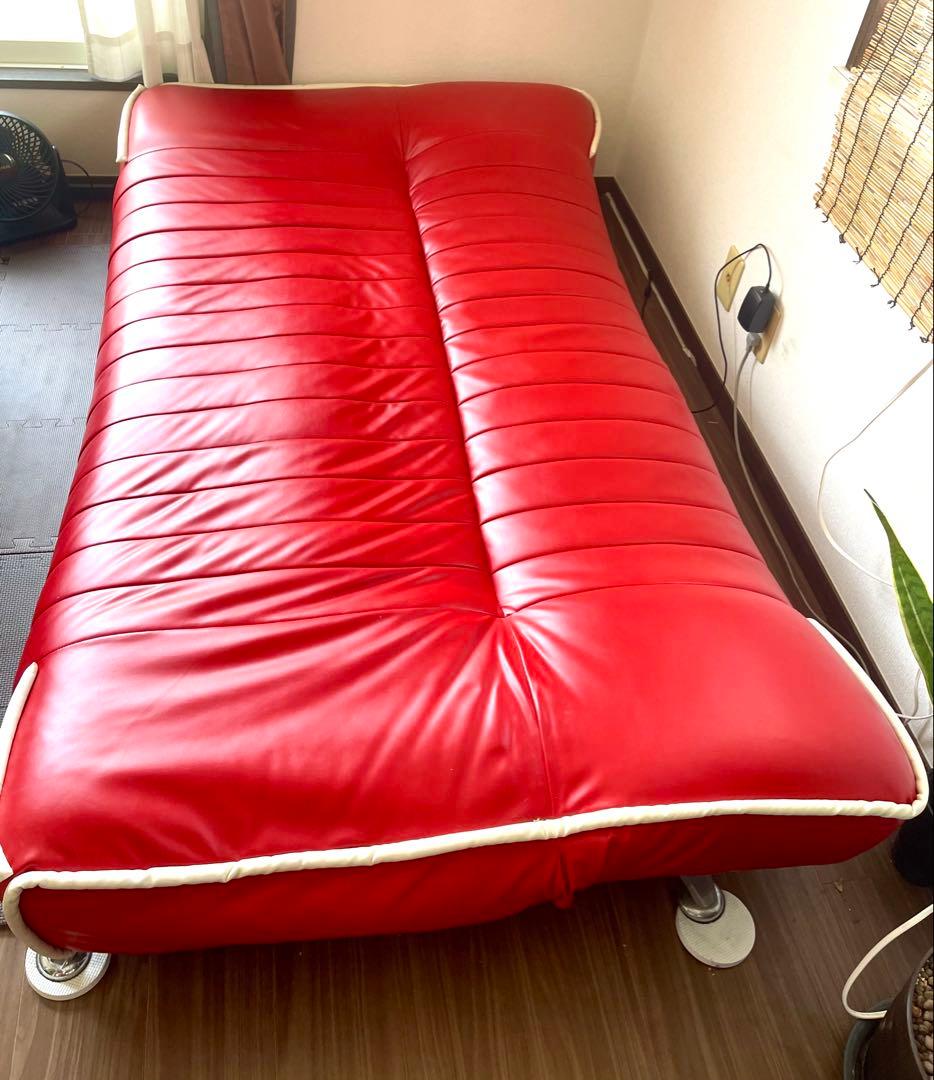 合成皮革　モダンな赤いソファベッド