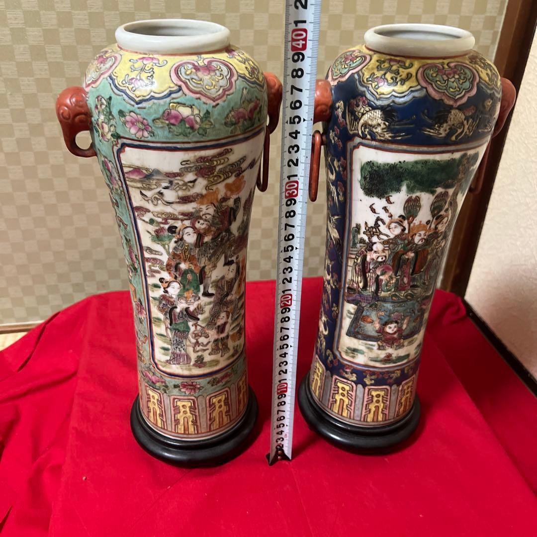 大清嘉慶年製　中国の武神が描かれた双耳付きの人物花瓶です。﻿骨董　アンティーク