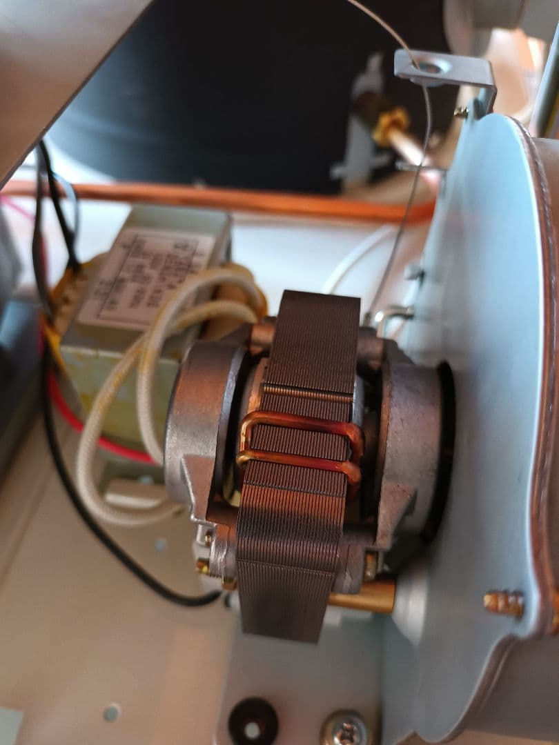 半密閉式石油暖房機 23年式 サンポット 引取限定 室内使用 丸形ストーブ 灯油