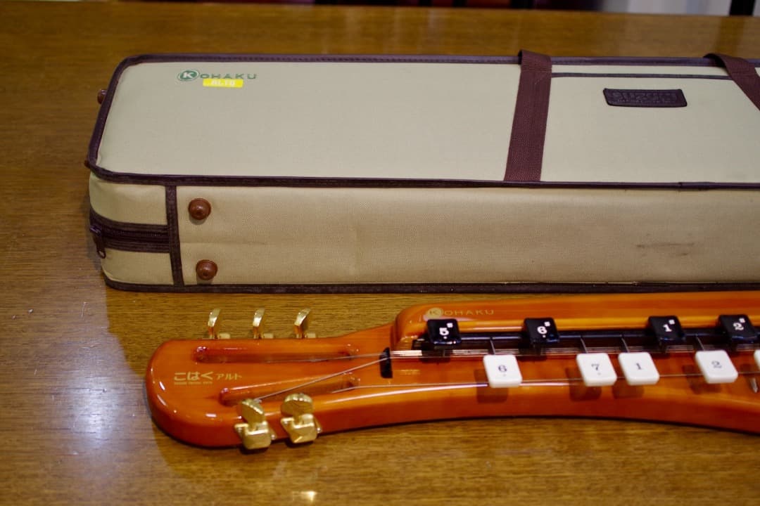 電気大正琴　SUZUKI「こはくアルト」（セミハードケース付）