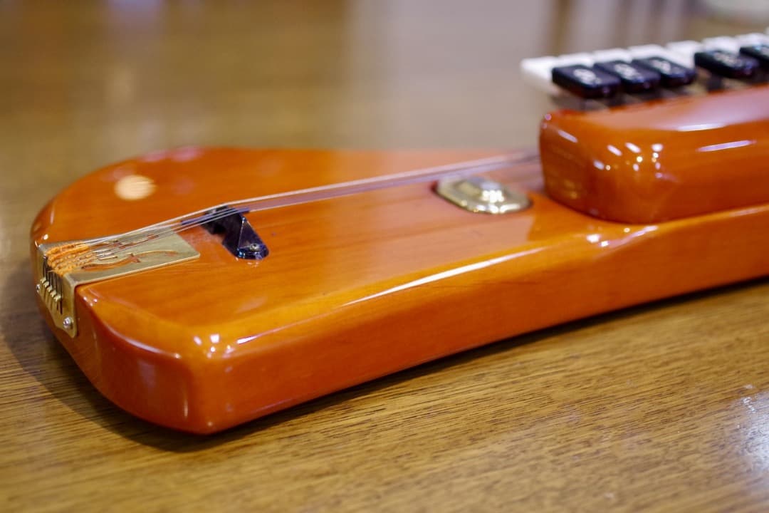 電気大正琴　SUZUKI「こはくアルト」（セミハードケース付）