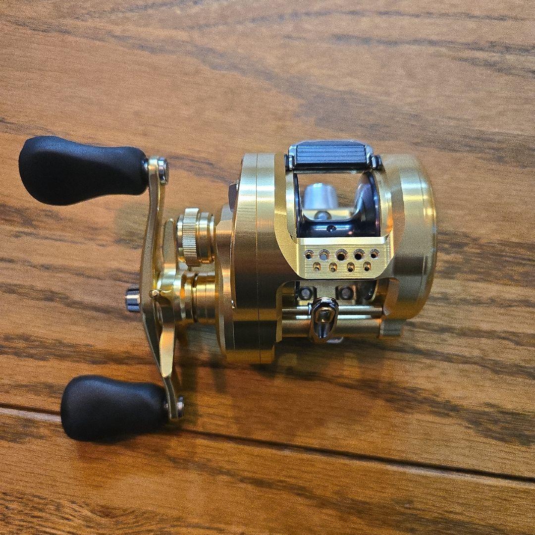 Shimano カルカッタコンクエスト MD 300XG ゴールド ベイトリール