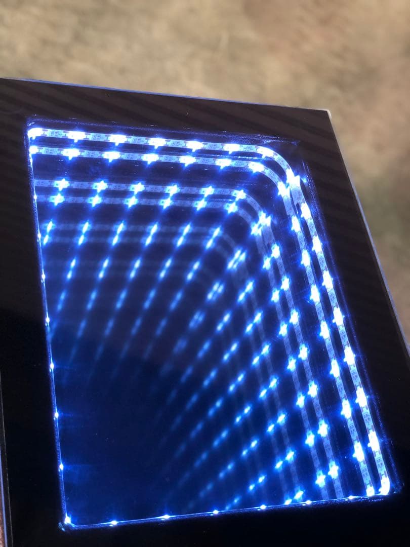 不思議が詰まったサイドテーブル