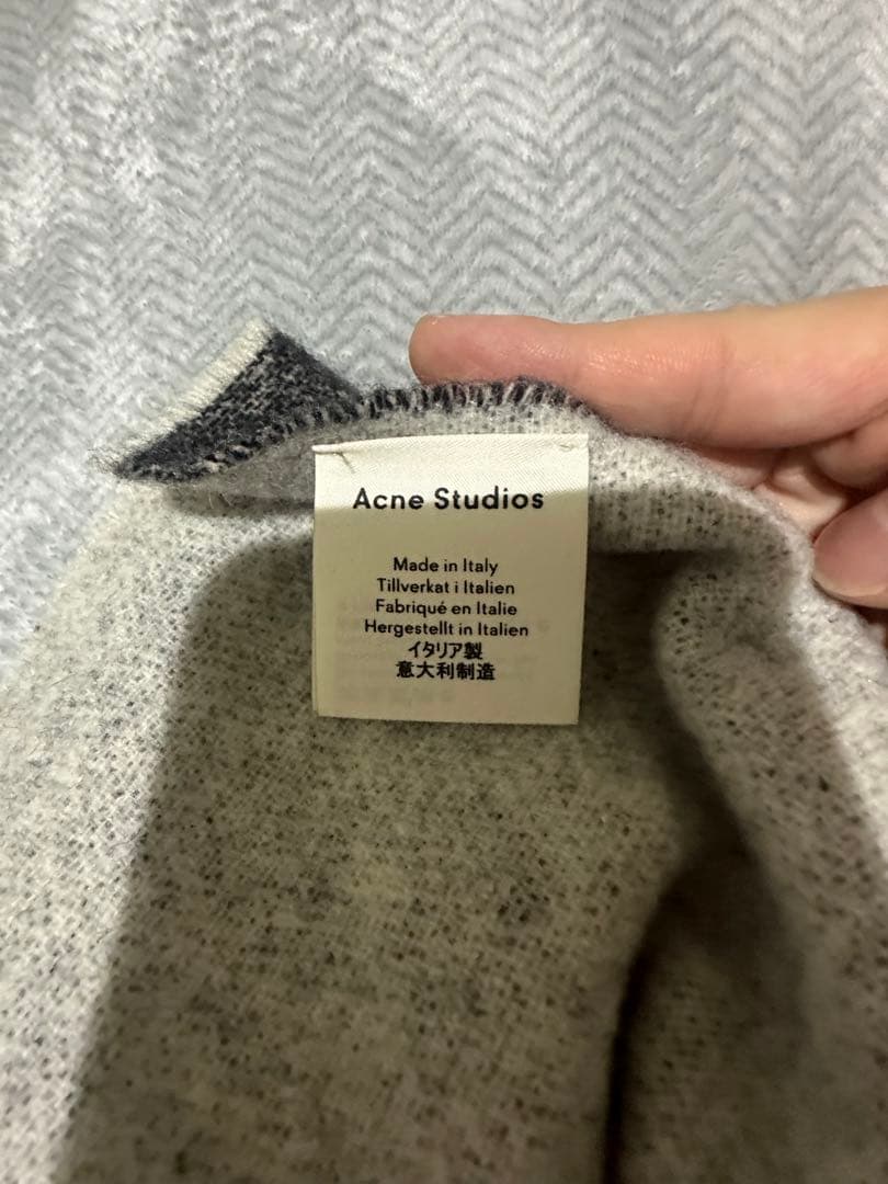 Acne Studios ロゴ入りマフラー　大判