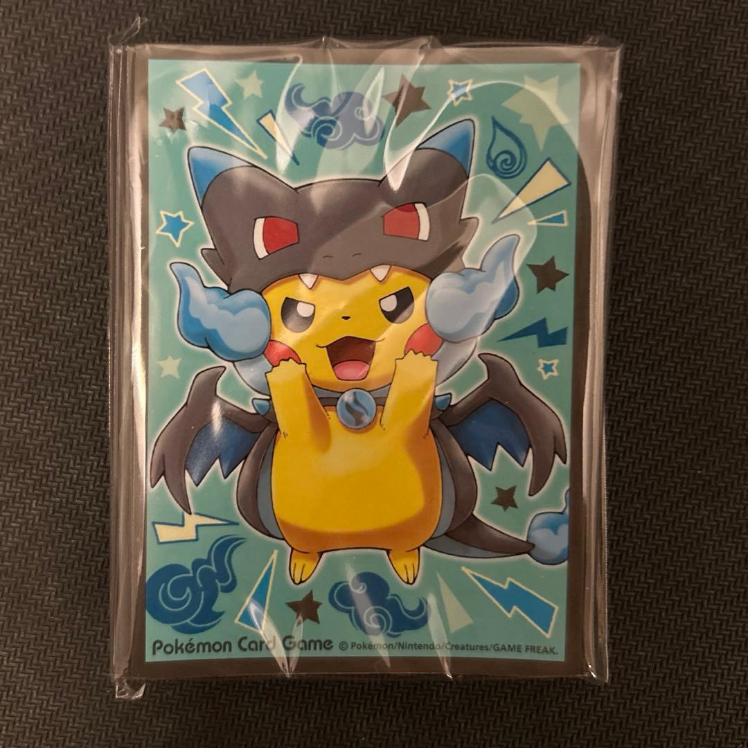 メガリザードンXのポンチョを着たピカチュウ スリーブ デッキシールド