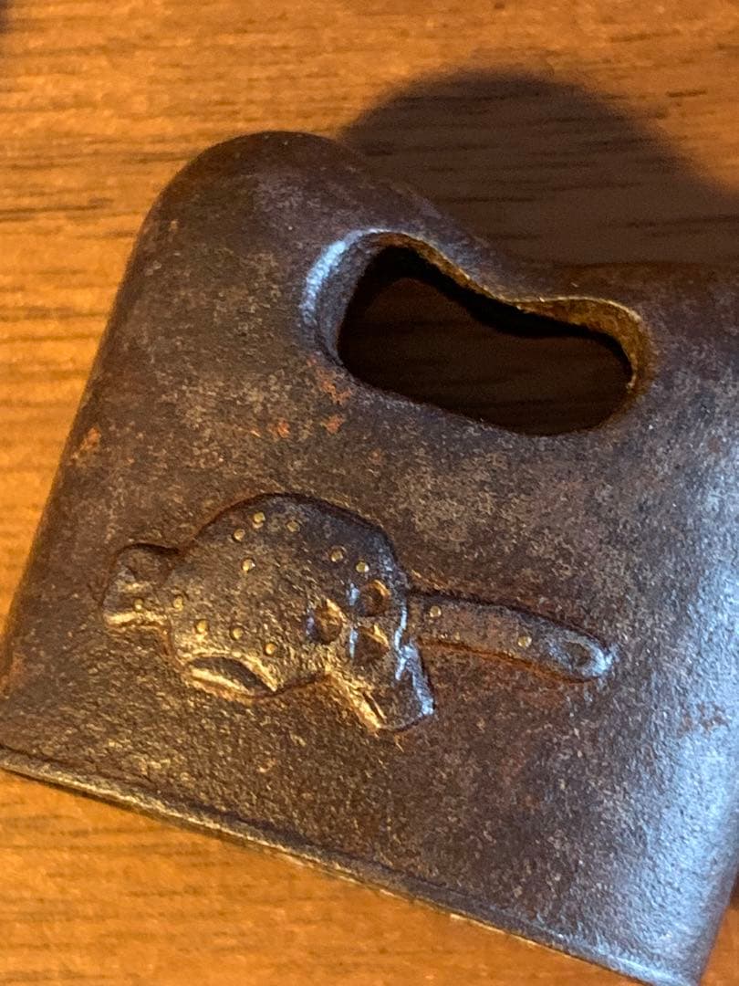 幕末の志士が愛用した刀の拵で使われた野晒図の縁頭