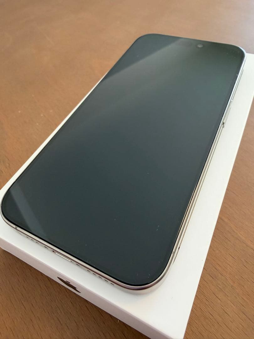 【美品】iPhone 15 Pro ナチュラルチタニウム 256GB