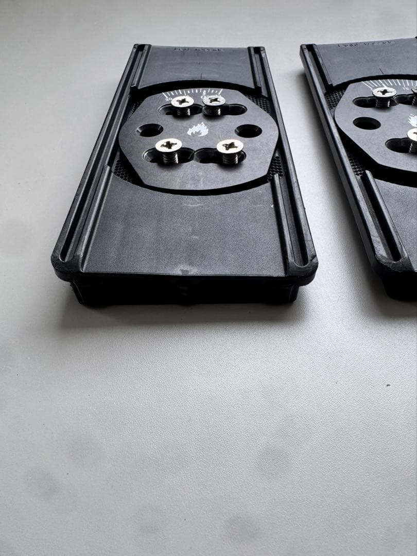 Spark R&D Canted Pucks　ソリッドボードパック