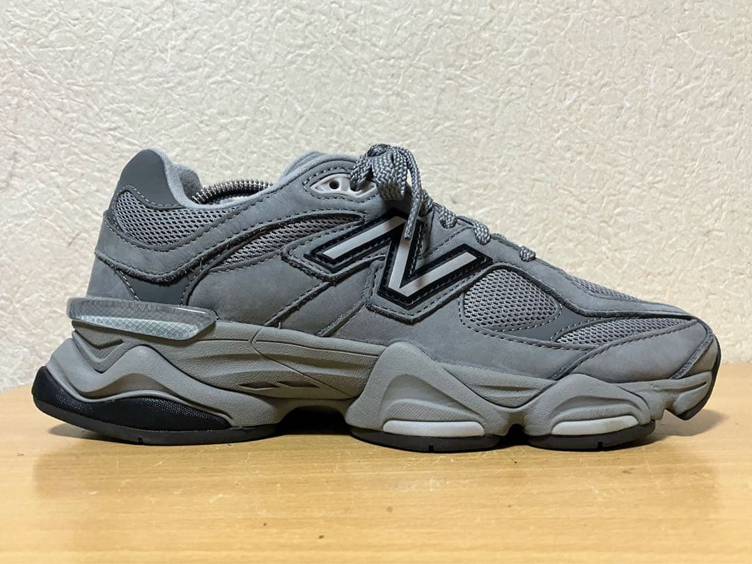 ★美品！NEW BALANCE 9060 U9060ZGB グレー 完売モデル！