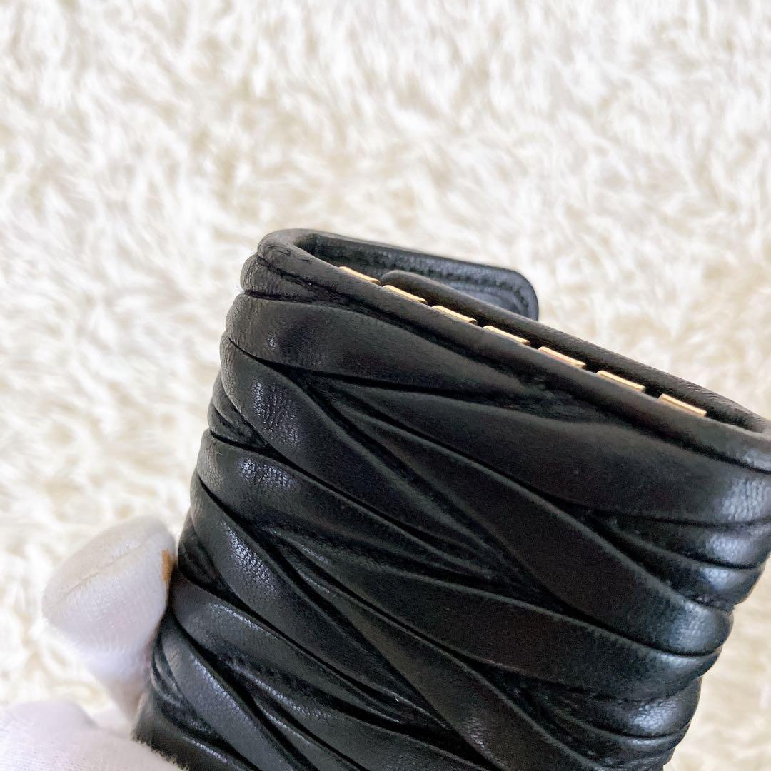 良品✨ギャランティ付 ミュウミュウ キーケース マテラッセ マトラッセ 黒レザー