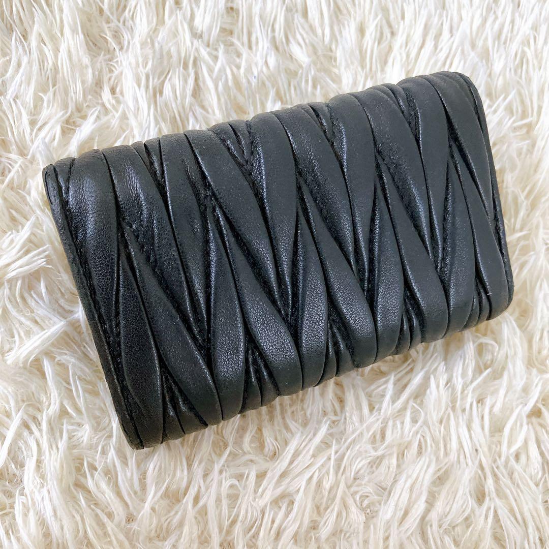 良品✨ギャランティ付 ミュウミュウ キーケース マテラッセ マトラッセ 黒レザー