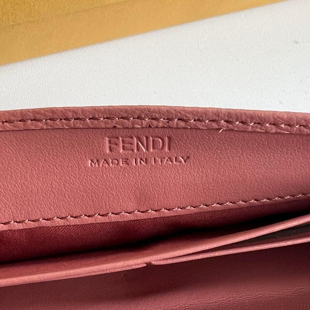 28 美品 FENDI フェンディ エフイズ 2つ折り 長財布