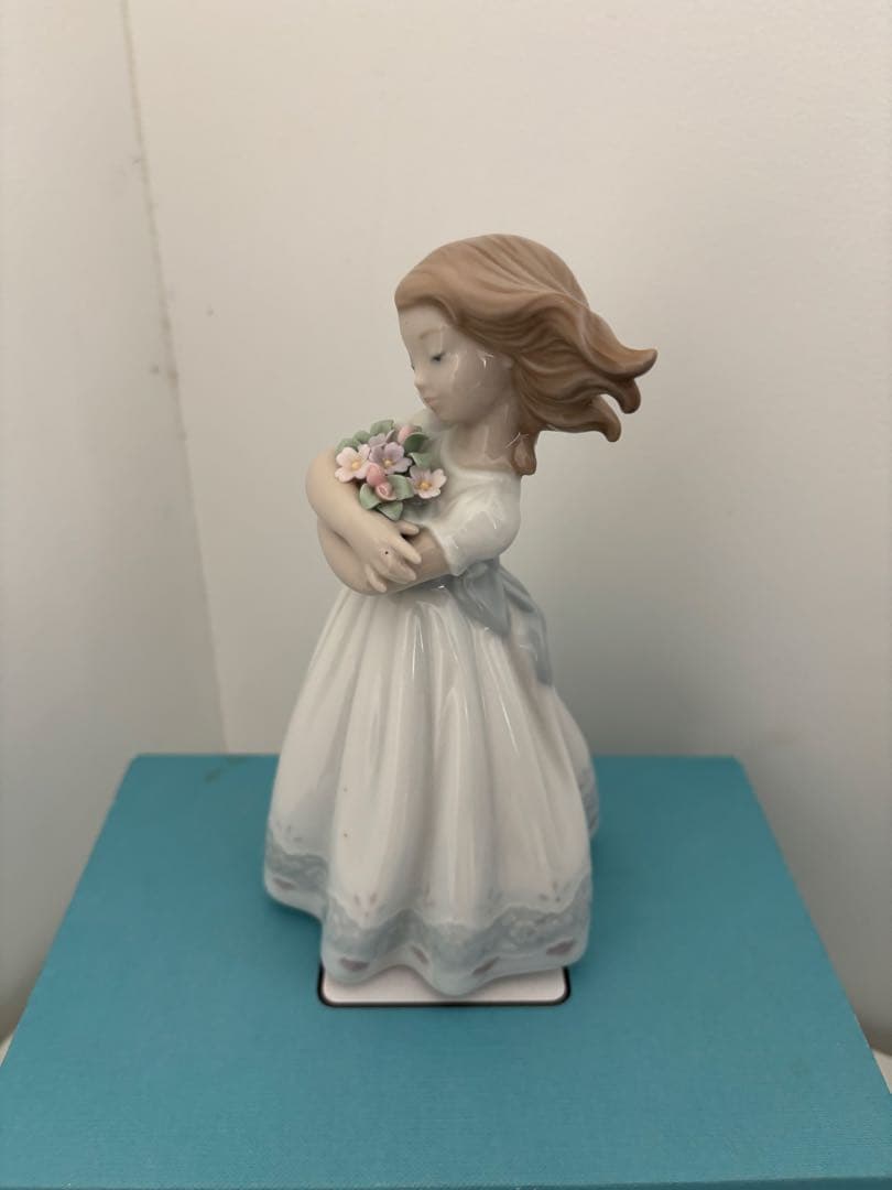 リヤドロ LLADROさわやかな風 品番9216 ポーセリン（磁器）フィギュリン