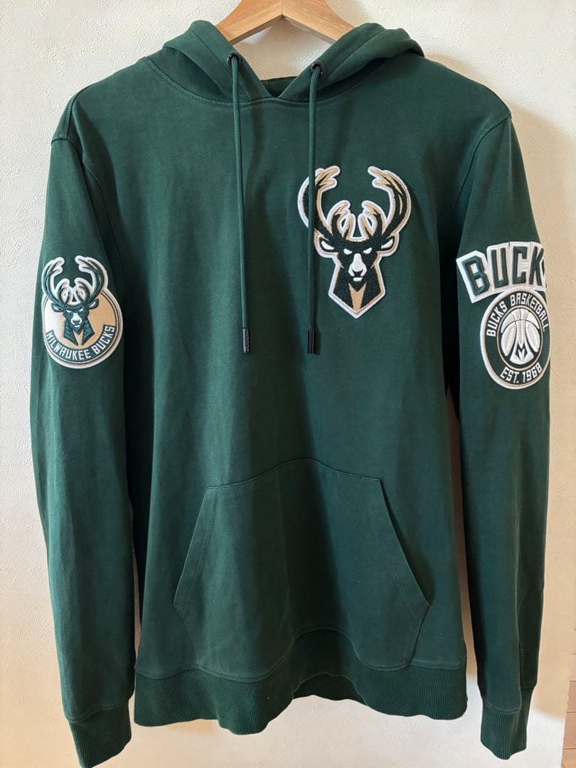 オフィシャルショップ購入　NBA ミルウォーキーバックス ワッペン付きパーカー