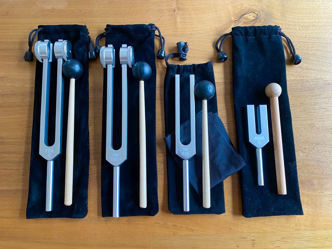 新品　音叉　128 136.1 528 4096hz チューナー　セット