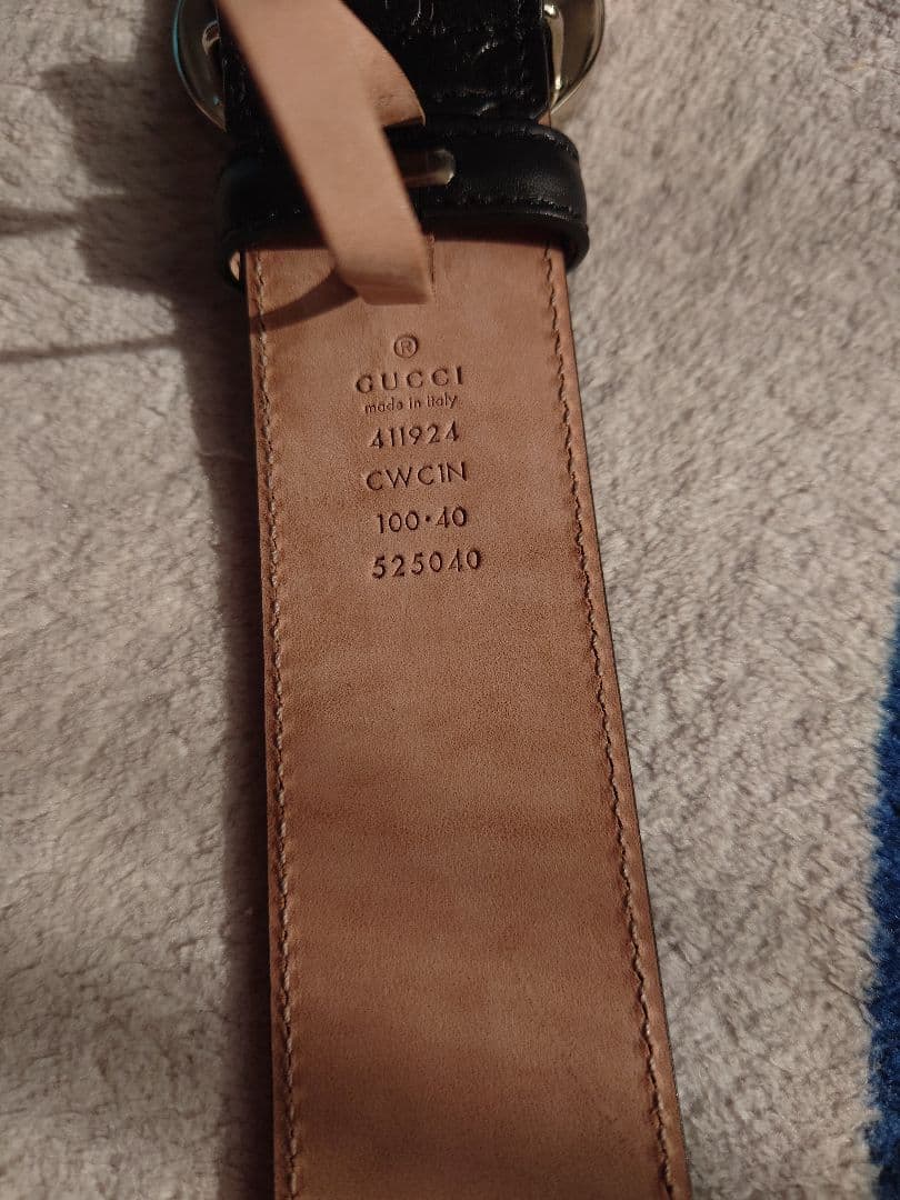 GUCCI ブラックレザーベルト 100/40