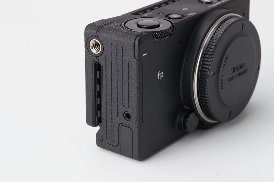 SIGMA fp L ミラーレスカメラ 本体と付属品