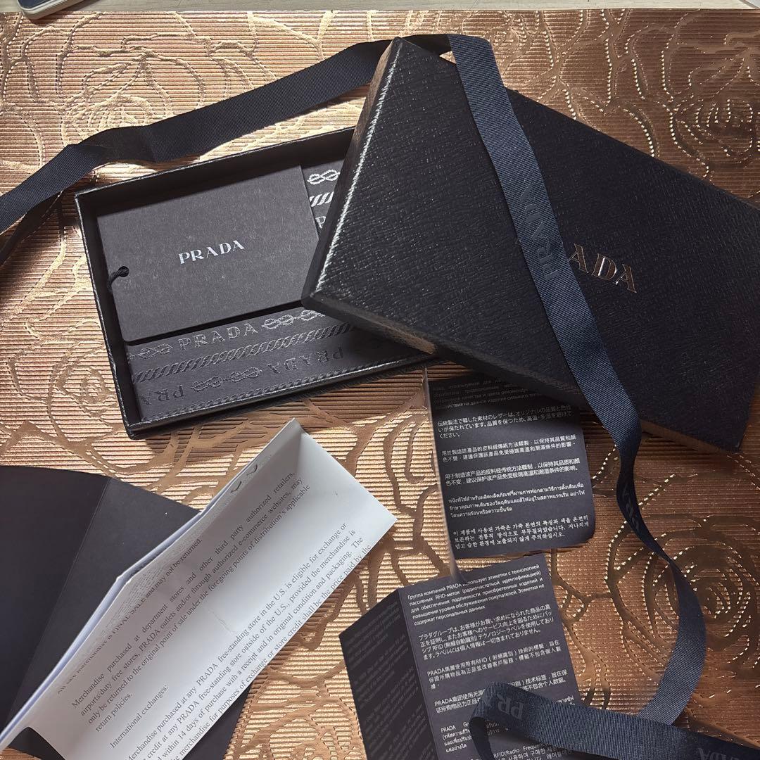 PRADA スマホケース iPhone13