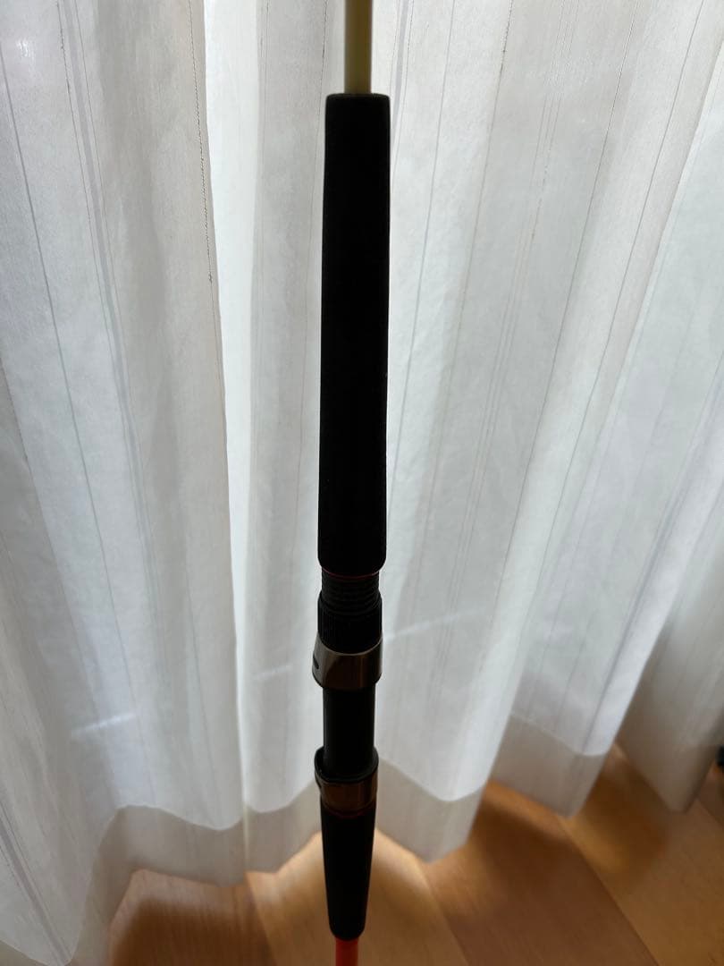 【美品】【ジャンク品】￼釣竿　底もの用￼赤いスピニングロッド