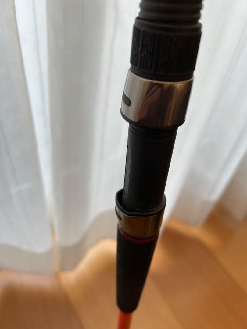 【美品】【ジャンク品】￼釣竿　底もの用￼赤いスピニングロッド