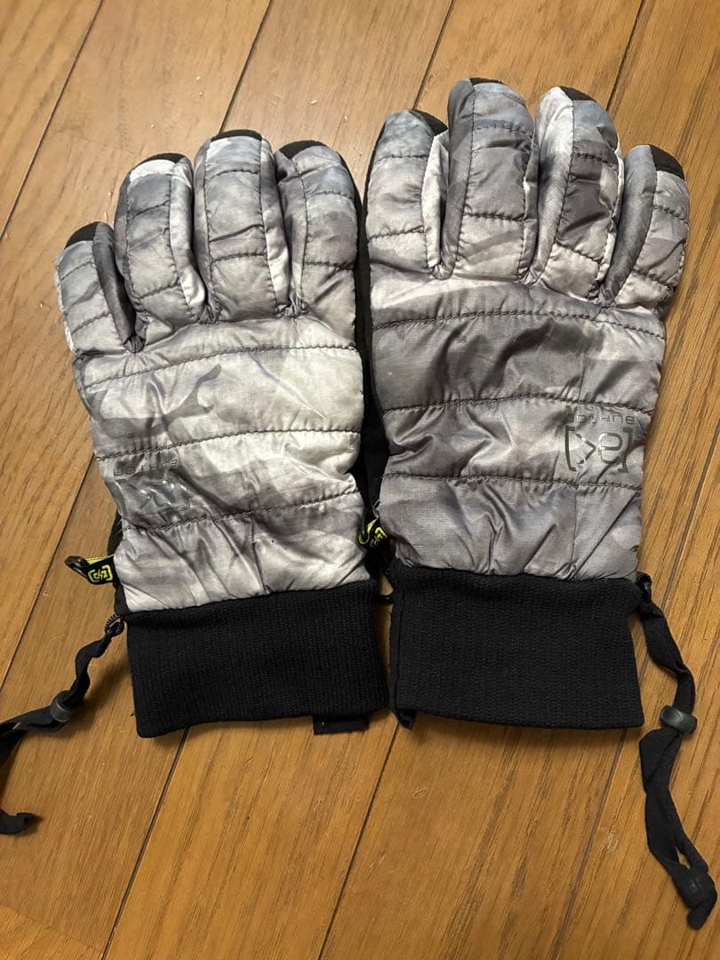 686 スノーボードウェア　上下セット　スカル ドクロ 柄とグローブ付き