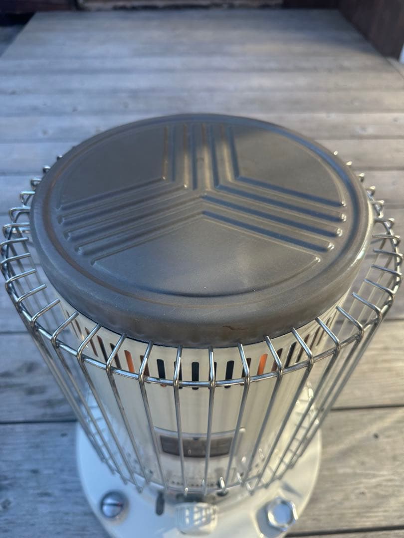 タカチャン　2022年製　トヨトミ 石油ストーブ KS67HW おまけ付き