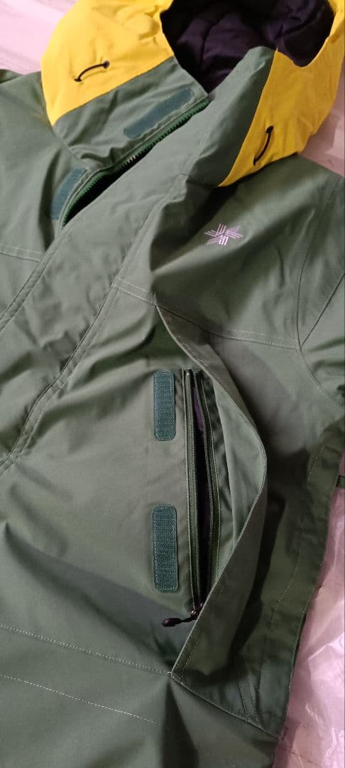 極美品　ゴールドウィンGOLDWIN　スキーウエア上下組　Mサイズ