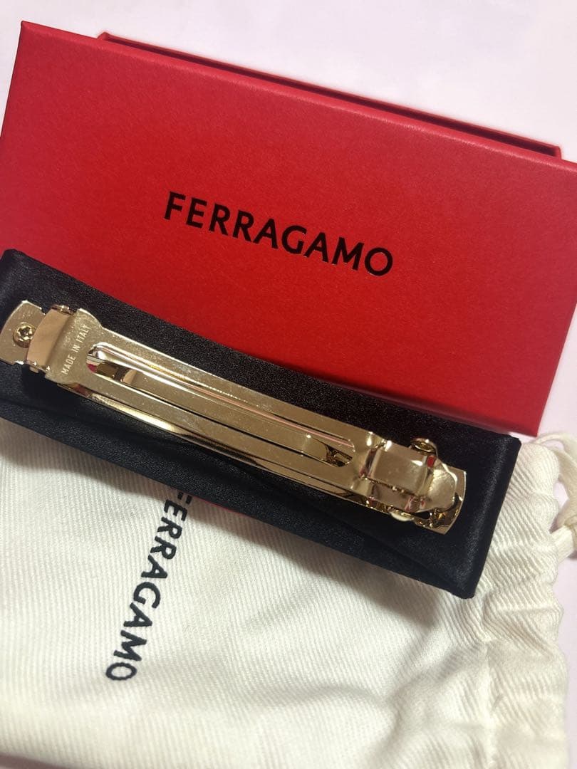 FERRAGAMO リボン型ヘアピン ブラック