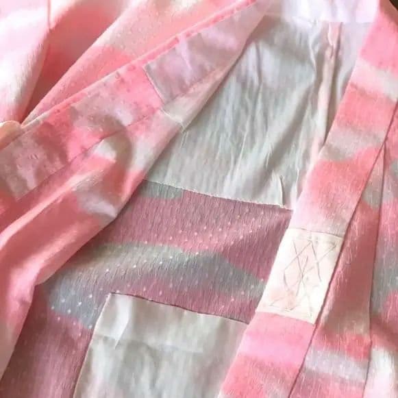 正絹綸子☆仕付け付未使用☆金彩と古典柄が上品な7歳七五三～十三参り向けお誂え祝着