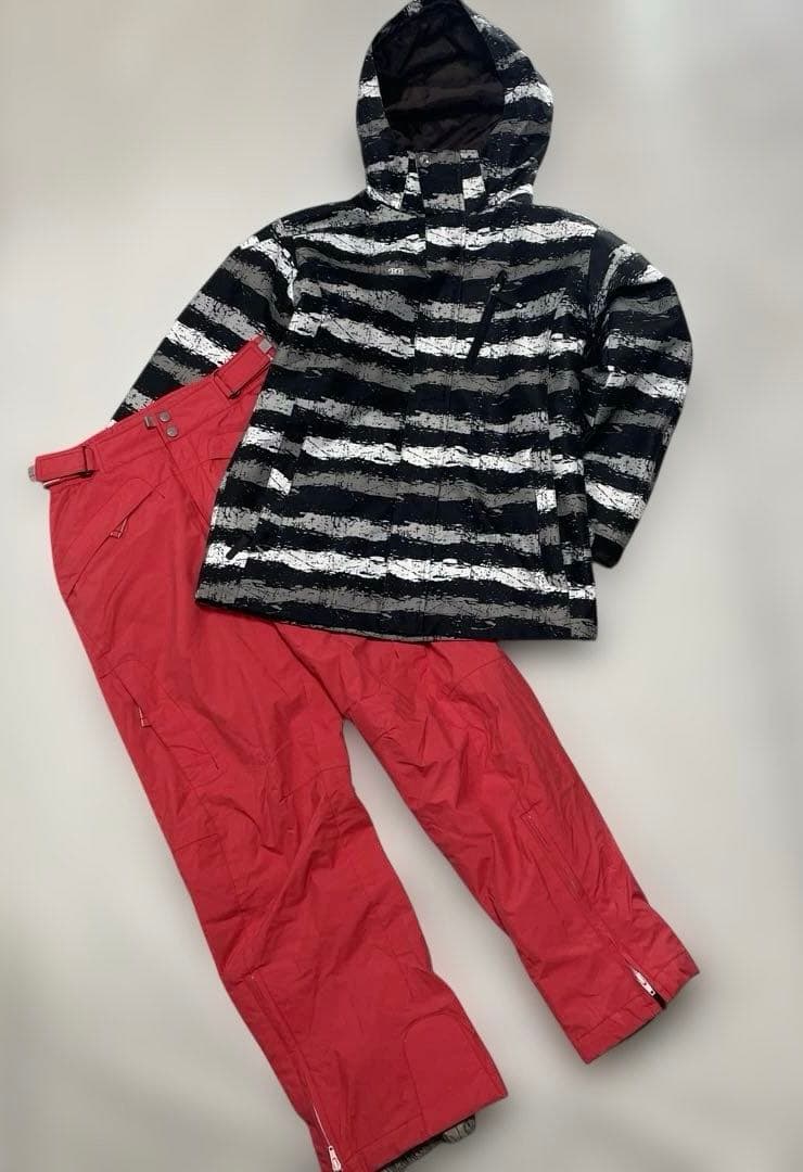 一回使用　デサント　スノーボードウェア（女性用）黒白ストライプ
