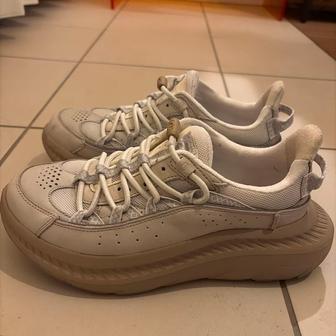 【美品】UGG定価25,300円 スニーカー サイズ23.5cm