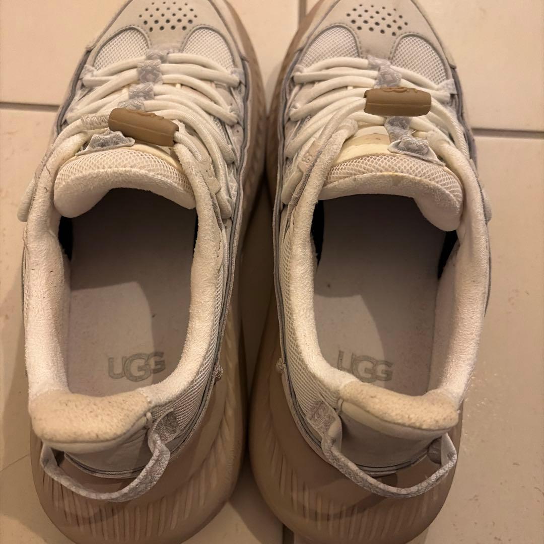 【美品】UGG定価25,300円 スニーカー サイズ23.5cm