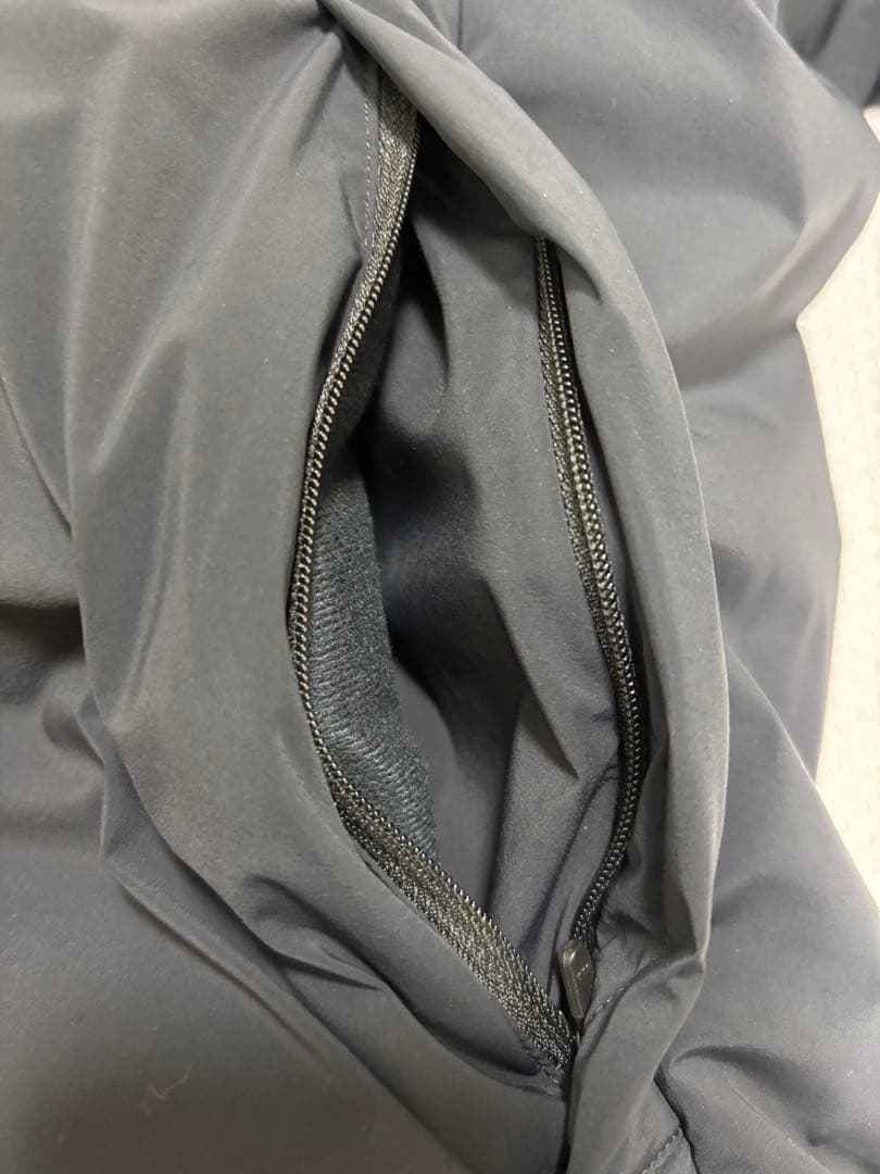 ブラックダウンジャケット 700フィルパワー