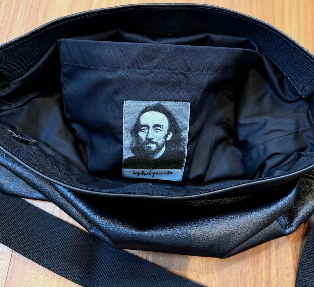 【新品未使用】ヨウジヤマモト ファスナー付き レザーショルダーバッグ