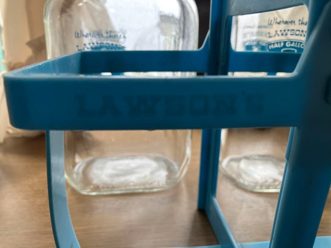 LAWSON’s ガラス瓶 2個セット ブルーキャリーケース付き