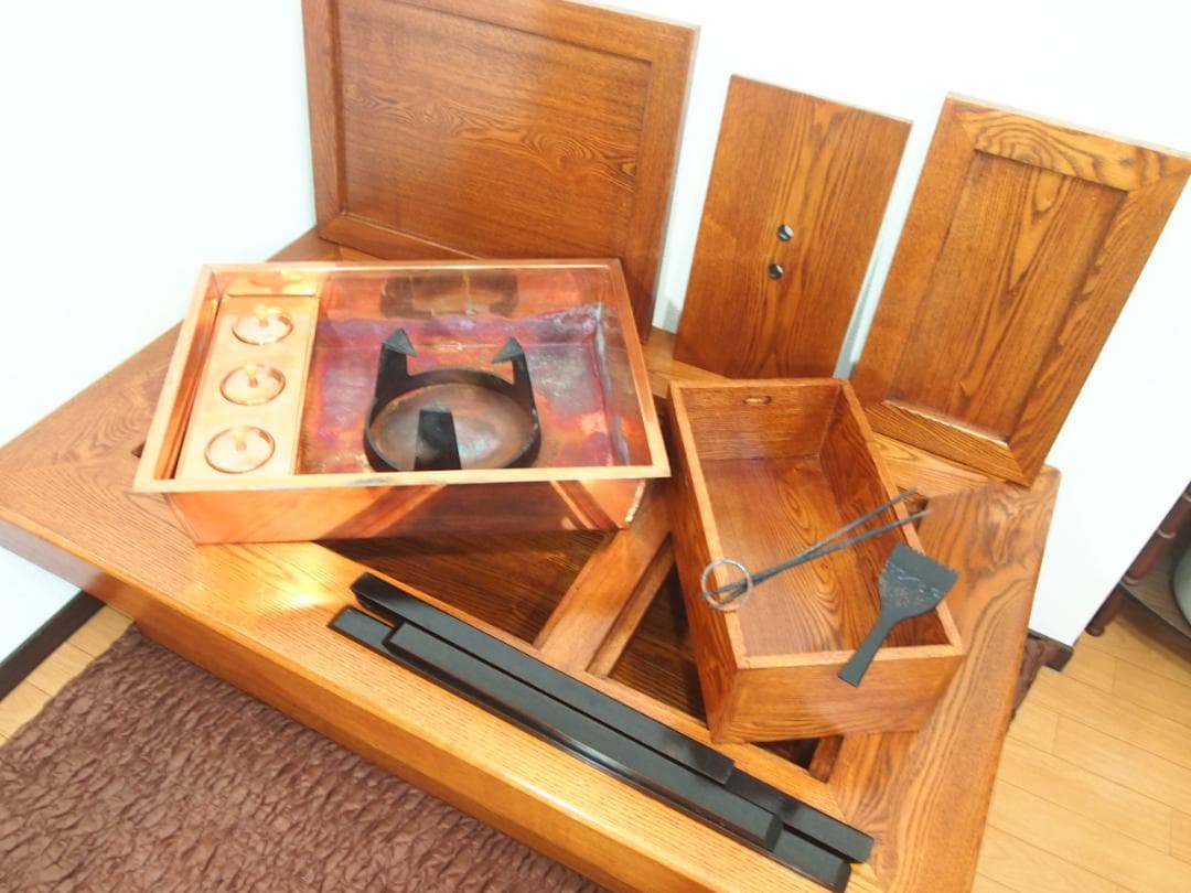 美品】関西火鉢 囲炉裏テーブル 欅(ケヤキ) 無垢 燗銅壺 他付属品多数