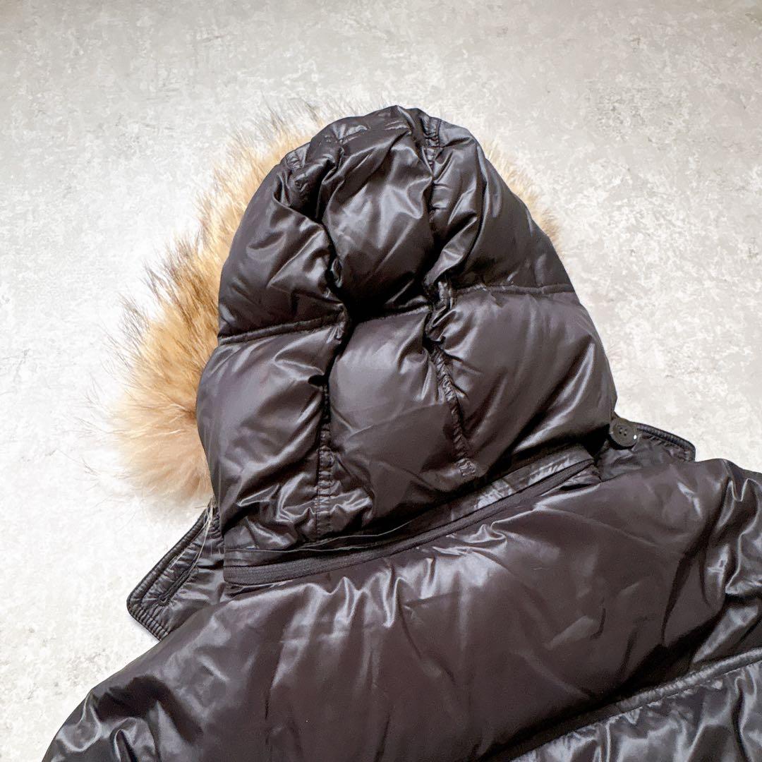 美品✨バーバリー　ノバチェック　ファー付フード 黒 ダウンジャケット　XL