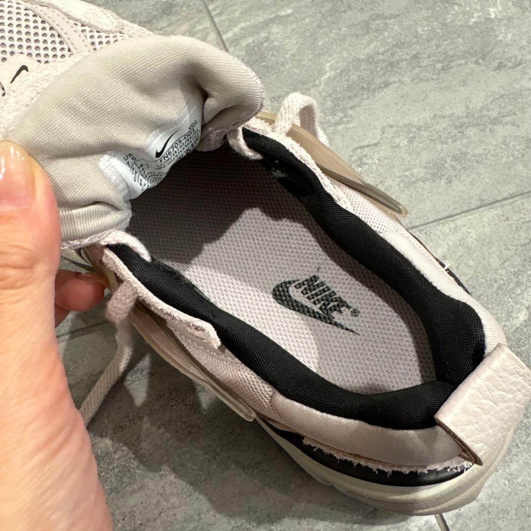 美品 NIKE FN6703-001 スモーキーピンク スニーカー 24.5cm