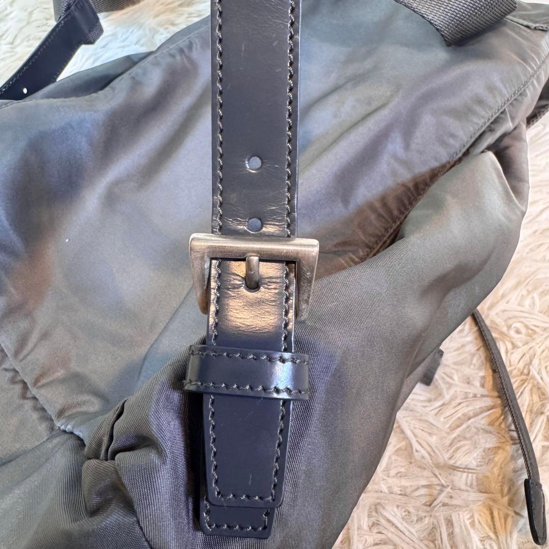 大人気✨プラダ リュック 三角プレート 巾着 バックパック カードあり グレー