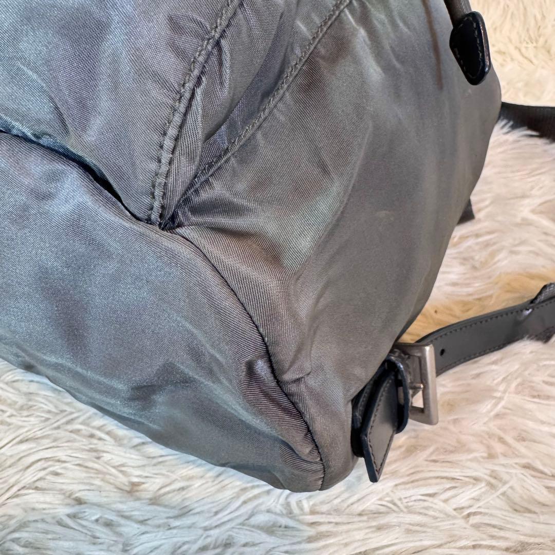 大人気✨プラダ リュック 三角プレート 巾着 バックパック カードあり グレー