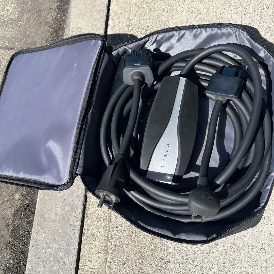 テスラ　家庭用充電ケーブル