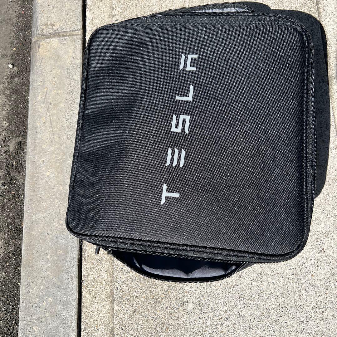 テスラ　家庭用充電ケーブル