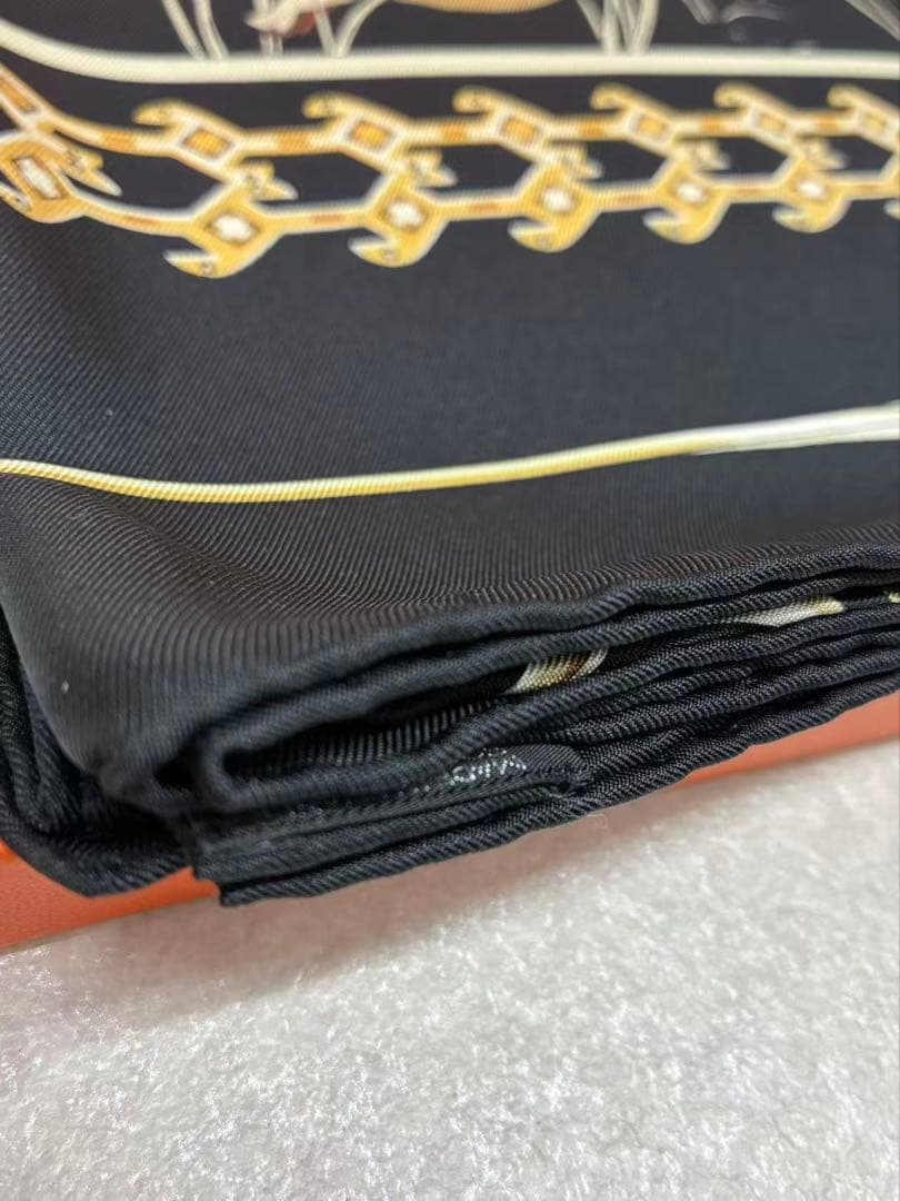 未使用品　エルメス シルクスカーフ カレ90 空は自由 渡鳥 黒色 ブラック