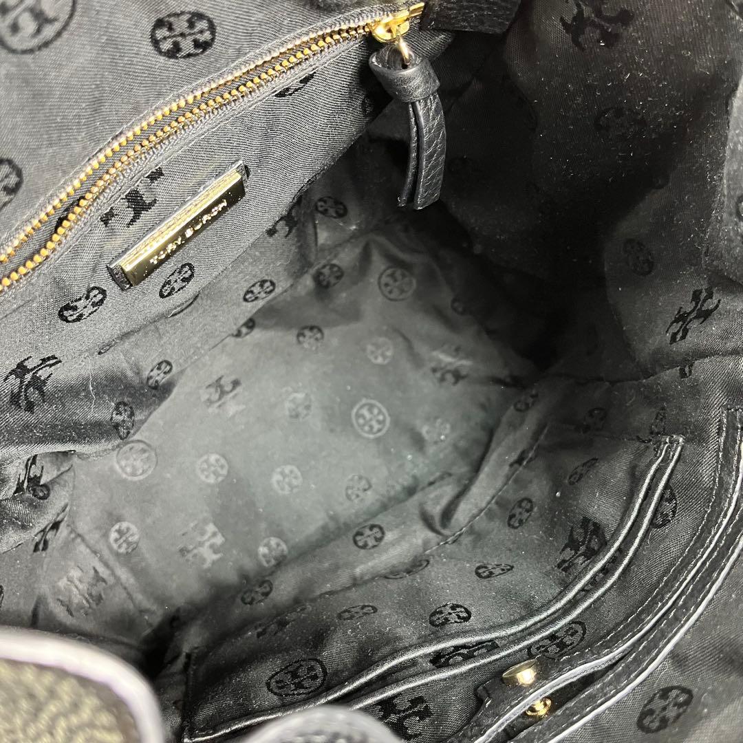 【美品】 トリーバーチ リュック バッグパック レザー 黒 デカロゴ エンボス