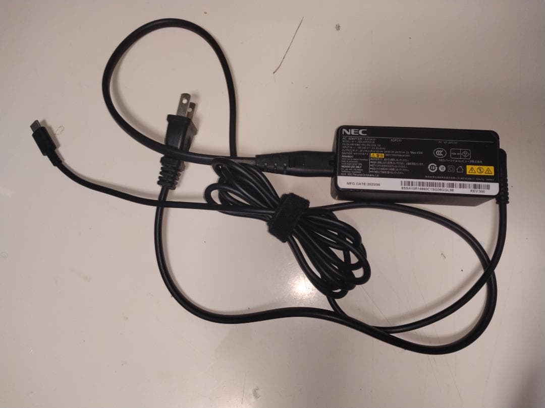 VersaPro Corei5-8265U SSD256GB＋VGA変換アダプタ