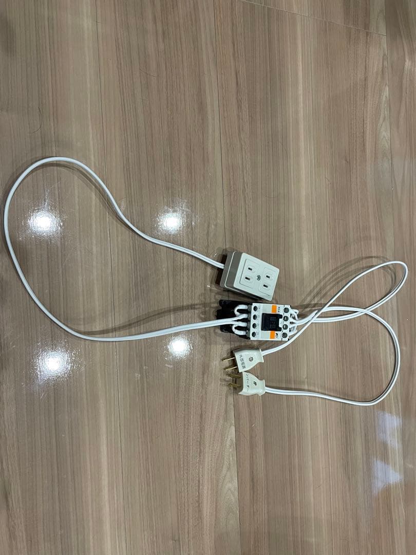 キャンピングカー 外部電源、インバータ自動切替 L108198932 - パーツ